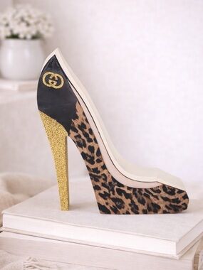 Gucci high Heels Art Home decor NWT Super cute